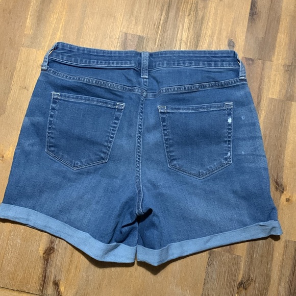 a.n.a - Cuffed 5” Denim Shorts - Size 8 - bleached and distressed medium blue - Picture 3 of 6